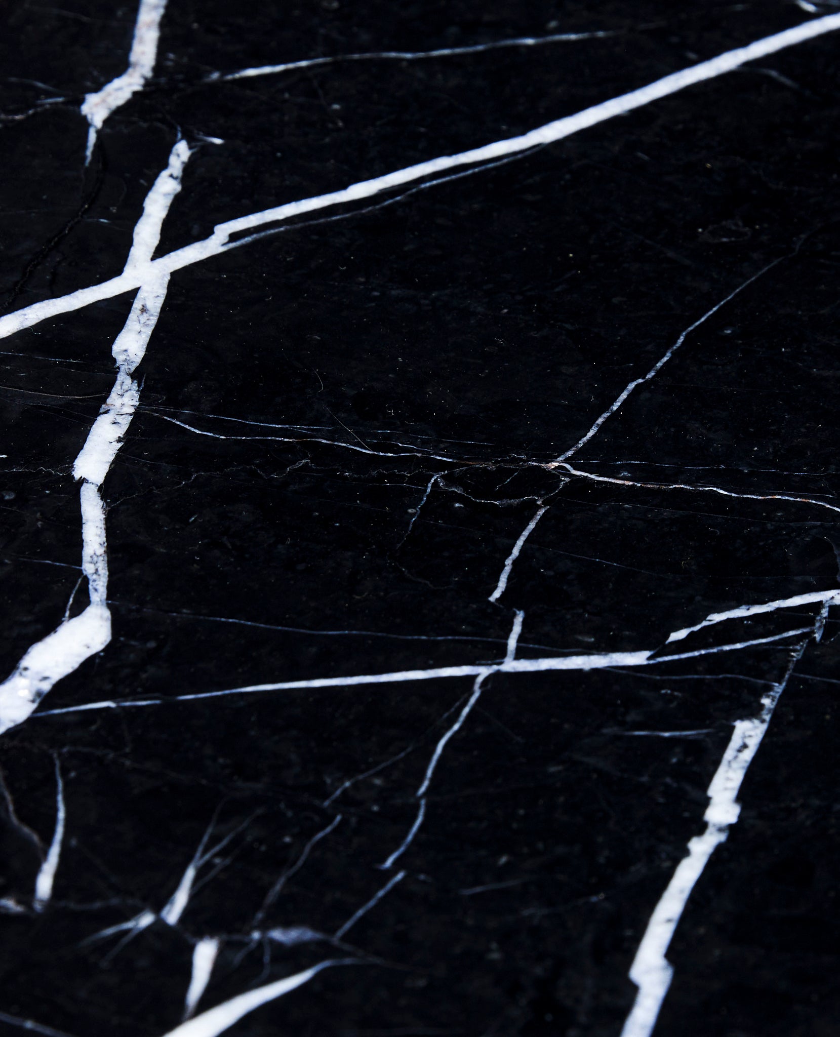 Raw Side Table Black/Natural