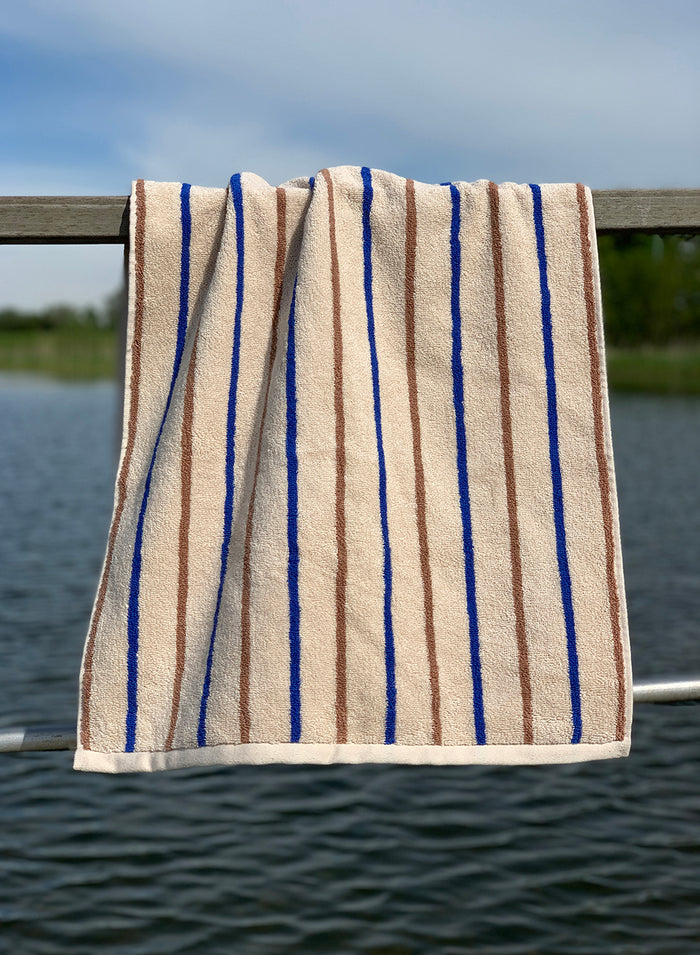 Raita Towel 100x150 - Caramel/Optic Blue
