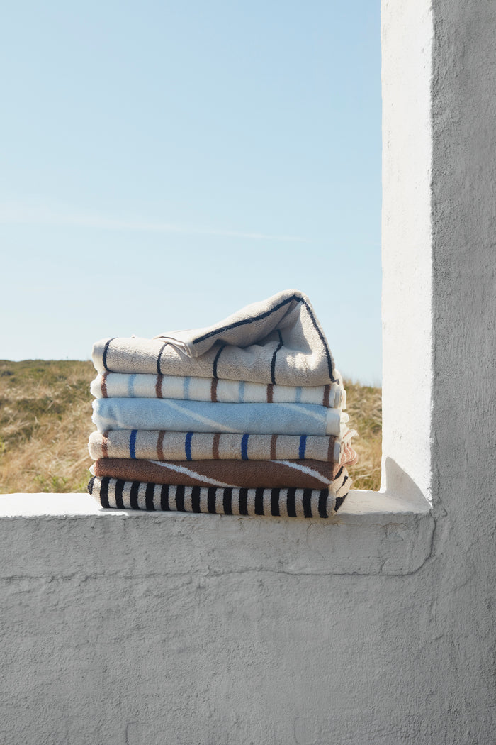 Raita Towel 100x150 - Caramel/Optic Blue